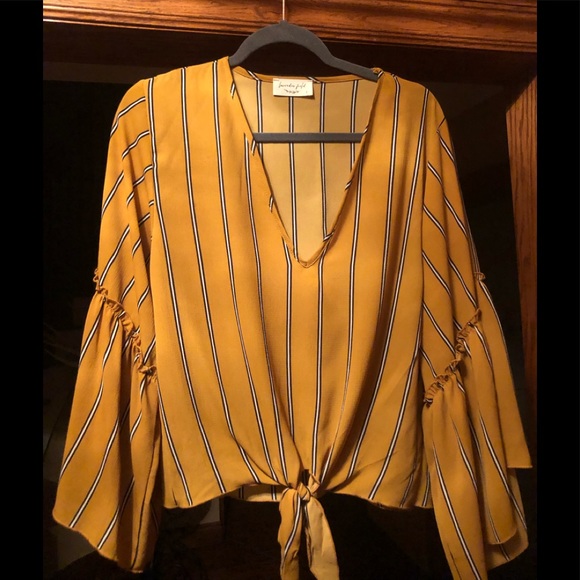 🍒3/30$.Lavender Field Striped Bell Sleeve Knot Front Blouse size M - Picture 1 of 5